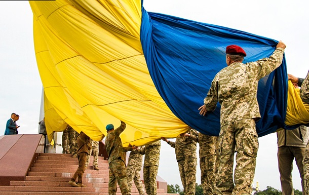 В Киеве поднимут самый большой флаг Украины