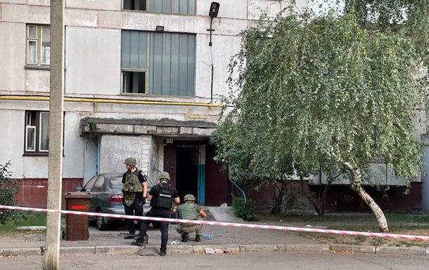 На Луганщине саперы обезвредили подозрительный предмет у подъезда дома