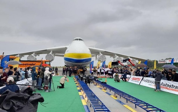 Стронгмены установили новый рекорд с Ан-225 Мрия