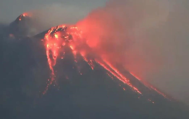 На Камчатке начал извержение вулкан Шивелуч
