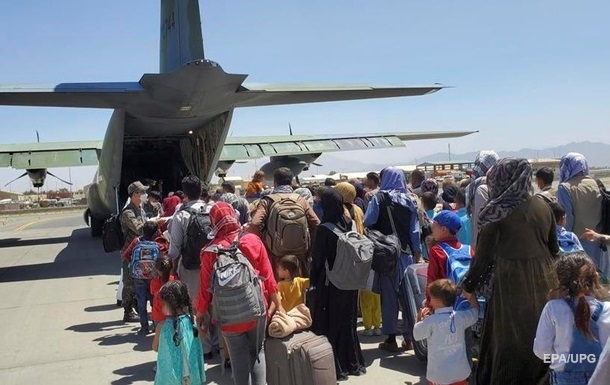 Майже 100 країн евакуюватимуть афганців після 31 серпня
