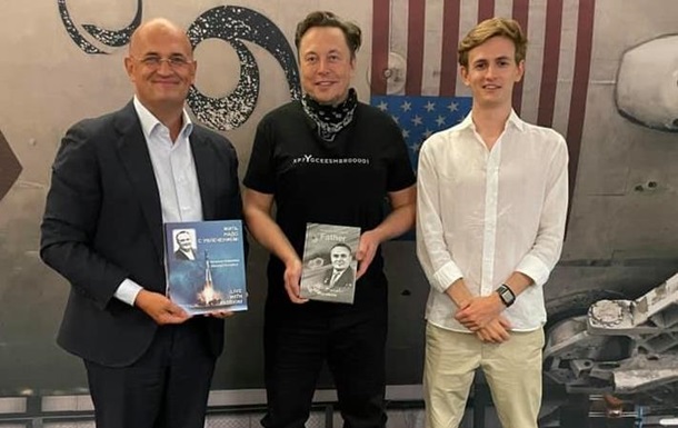 Ілон Маск показав онукові Сергія Корольова SpaceX