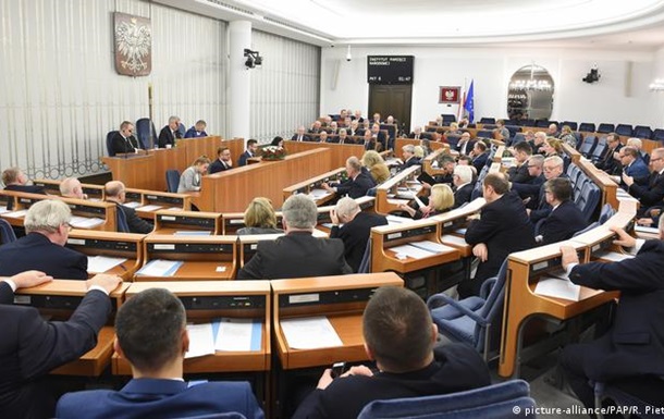 Сенат Польщі відхилив спірний закон про телерадіомовлення