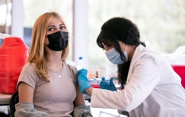 COVID-вакцинацию прошли еще 74 тысячи украинцев
