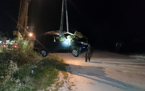 У Хмельницькій області потонуло авто з пасажиром