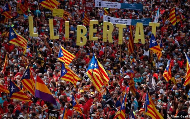 У Каталонії понад 100 тисяч людей вийшли на демонстрацію за незалежність