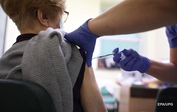 Более половины украинцев не собираются вакцинироваться от COVID - соцопрос