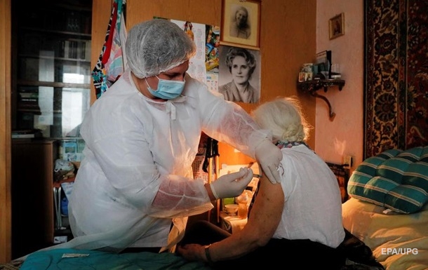 Минздрав начинает вакцинацию пенсионеров в селах