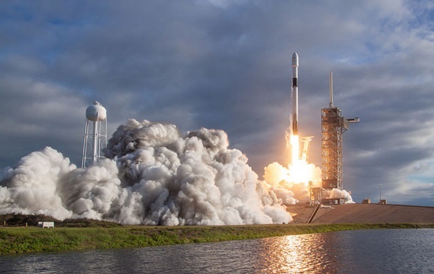 SpaceX запустила на орбиту новую группу спутников Starlink