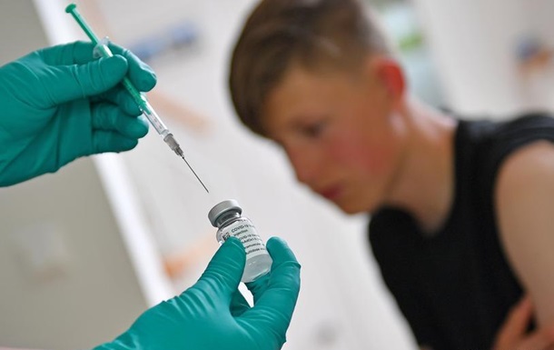 Чи варто вакцинуватися від COVID попри ризик міокардиту?