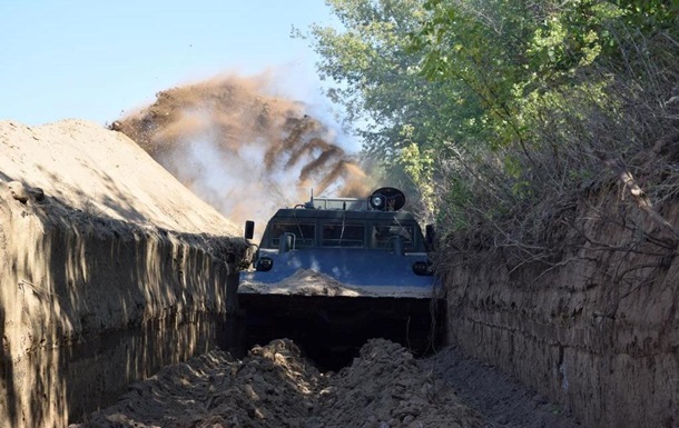 Рови і колючий дріт: ДПСУ споруджує загородження на кордоні з РФ