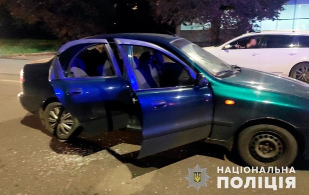 В Черновцах обстреляли автомобиль с детьми