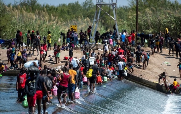 США депортируют тысячи гаитянских мигрантов