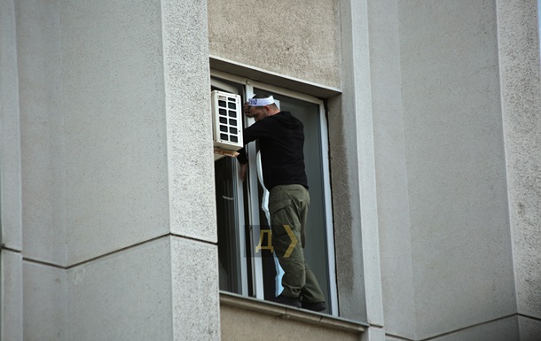 В Одесі АТОвець проник до будівлі ОДА і погрожував викинутися з вікна