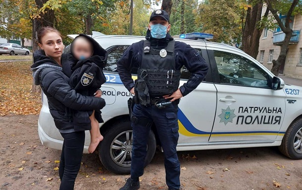 На Київщині дитина без одягу бродила вулицями міста