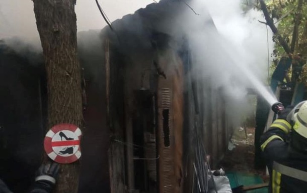 У київському Гідропарку під час пожежі загинула людина