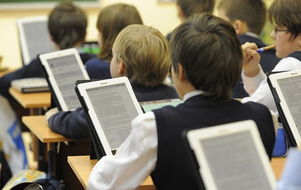На Николаевщине закупили некачественные электронные учебники на 16 млн