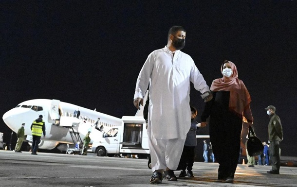 В Киев прибыл самолет с эвакуированными из Кабула