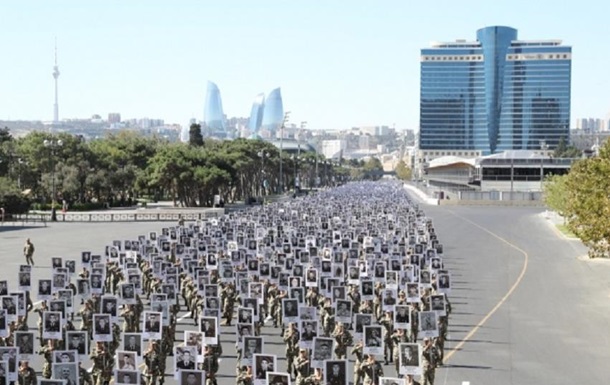 У Баку пройшла хода військових на честь шехидів
