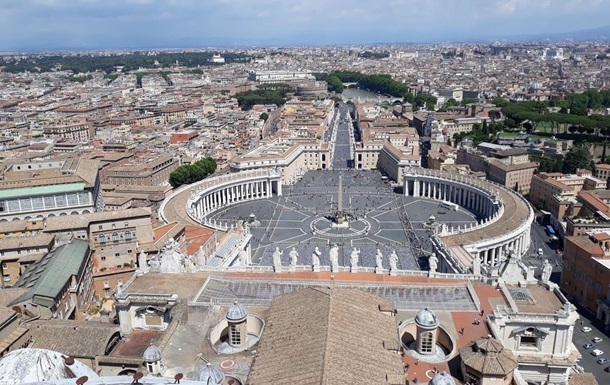 Ватикан зобов язав своїх співробітників пройти COVID-вакцинацію