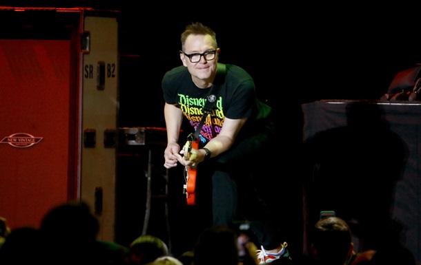 Бас-гітарист Blink 182 переміг рак