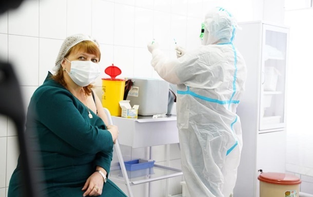 В Україні вакциновані понад 80% персоналу шкіл
