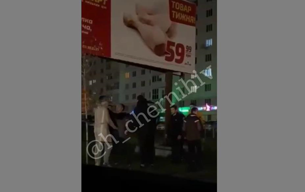Появилось новое видео нападения на полицейских в Чернигове