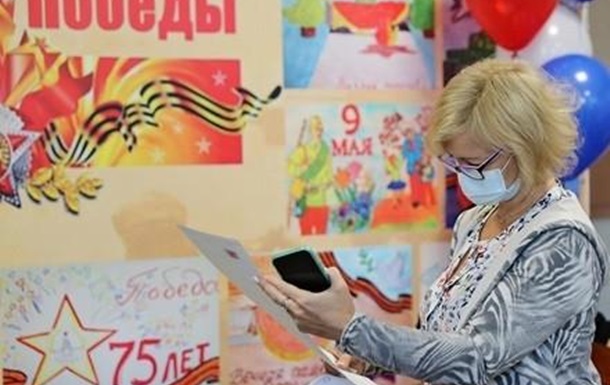 Зеленский утвердил санкции за «выборы» в Крыму и ОРДЛО