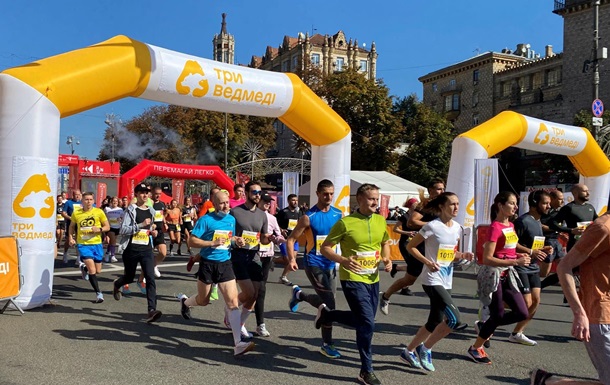 Моменти Kyiv Nova poshta Half Marathon разом із «Три Ведмеді»