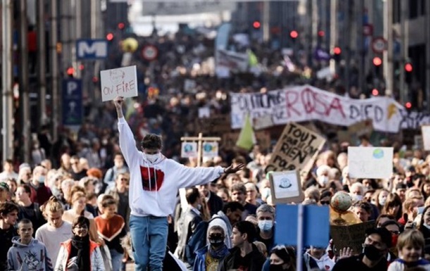 У Брюсселі десятки тисяч захисників клімату вийшли на мітинг