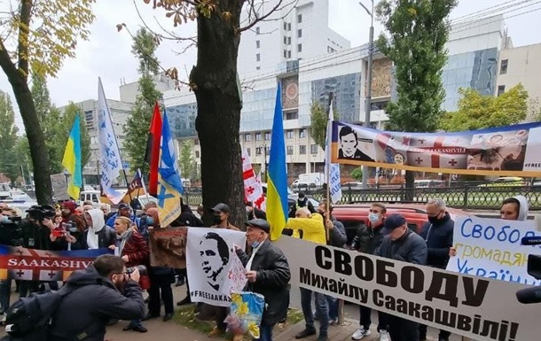У Києві біля посольства Грузії мітингують прихильники Саакашвілі