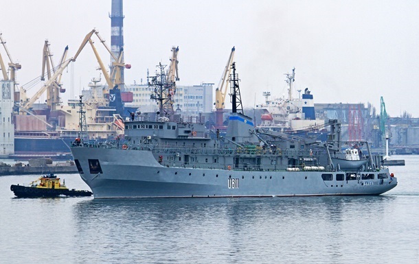 Потерпевшее бедствие в Черном море украинское судно буксируют в Одессу