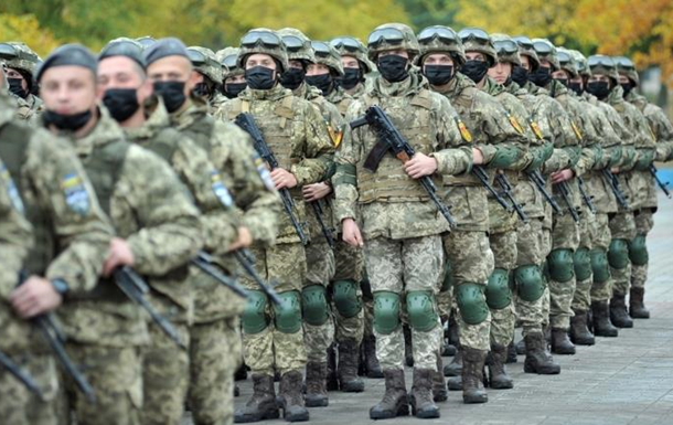 В Луганской области впервые за 30 лет прошел военный парад