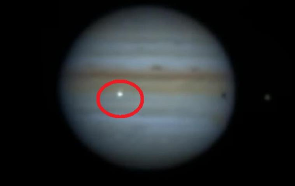 На Юпитере заметили вспышку от падения метеорита