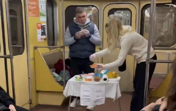 В метро Харькова пассажир устроил  вагон-ресторан 