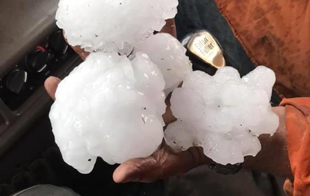 Australia gets gigantic hail