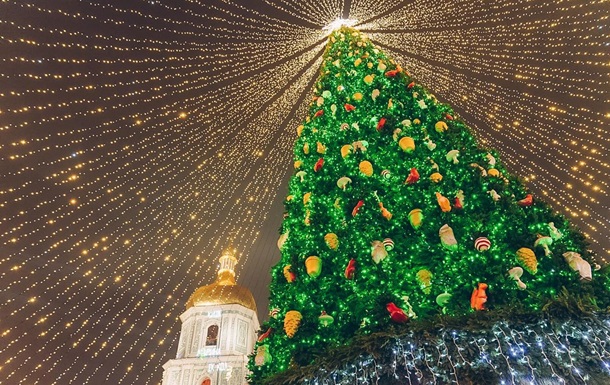 Для главной новогодней елки Украины понадобится фура игрушек - организаторы