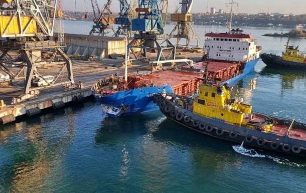 У порту Чорноморська турецьке судно зіткнулося з причалом