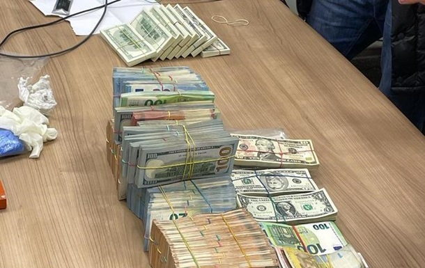 Правоохоронці викрили схему нелегальних грошових переказів у Крим