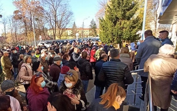 Протестующие ворвались в здание Житомиргаза