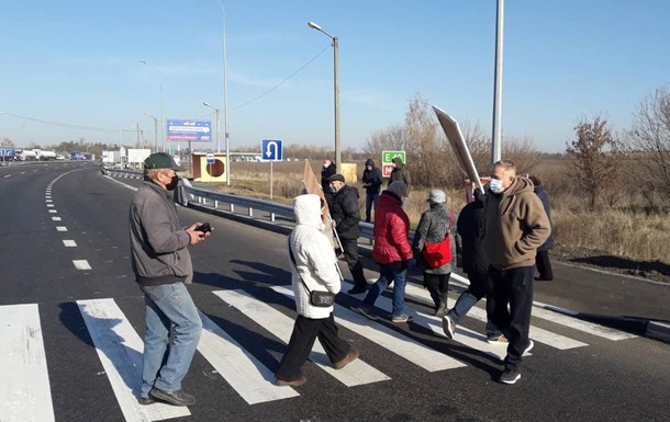 У Лубнах мітингувальники перекрили трасу Київ-Харків