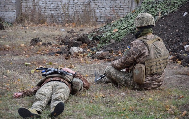 Обстріл на Донбасі: загинув військовий, ще одного поранено