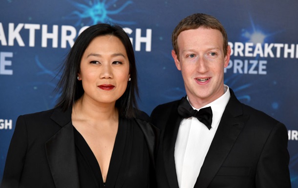 Цукерберга та його дружину звинуватили у домаганнях