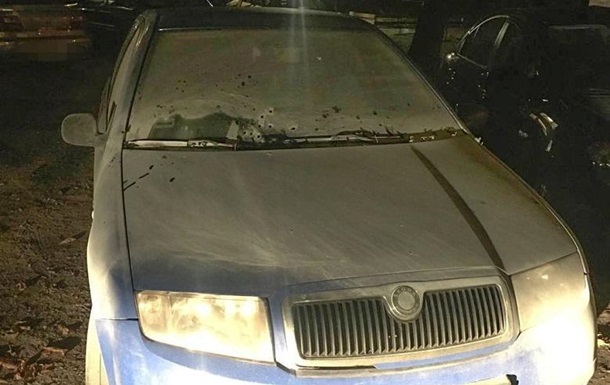 У Києві з помсти підпалили та обстріляли авто