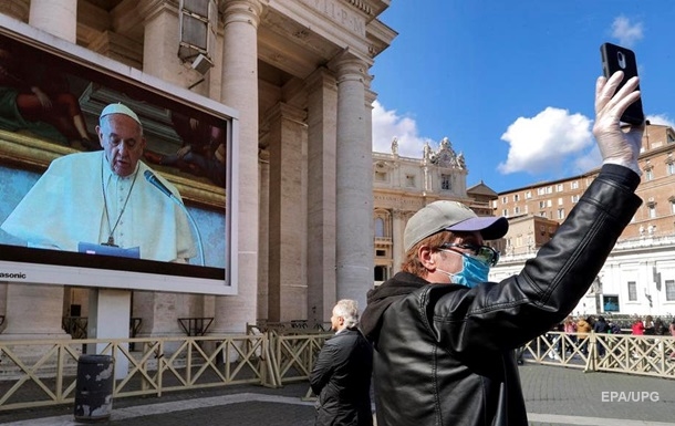 Папа Римський отримав третє COVID-щеплення