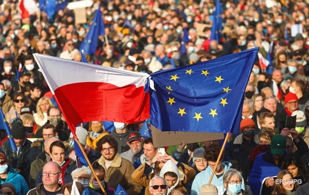 Мільйон євро на день. Конфлікт Польщі з ЄС