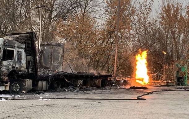 Взрыв на АЗС: горение продолжается третьи сутки