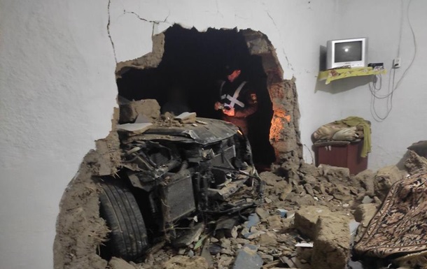 На Одещині машина пробила стіну приватного будинку