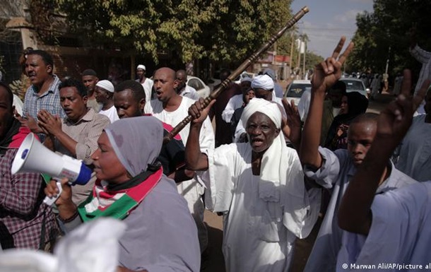 Масові протести в Судані: військові застрелили двох людей