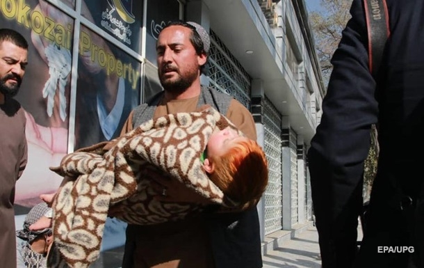 Біля госпіталю в Кабулі прогриміли два вибухи, є жертви